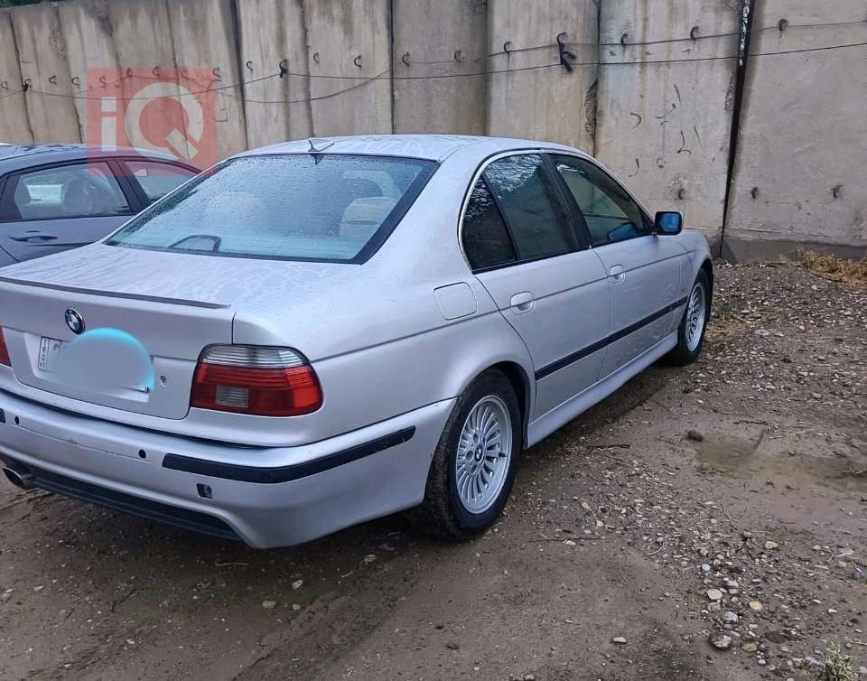 بی ئێم دەبڵیو سیریەس 5